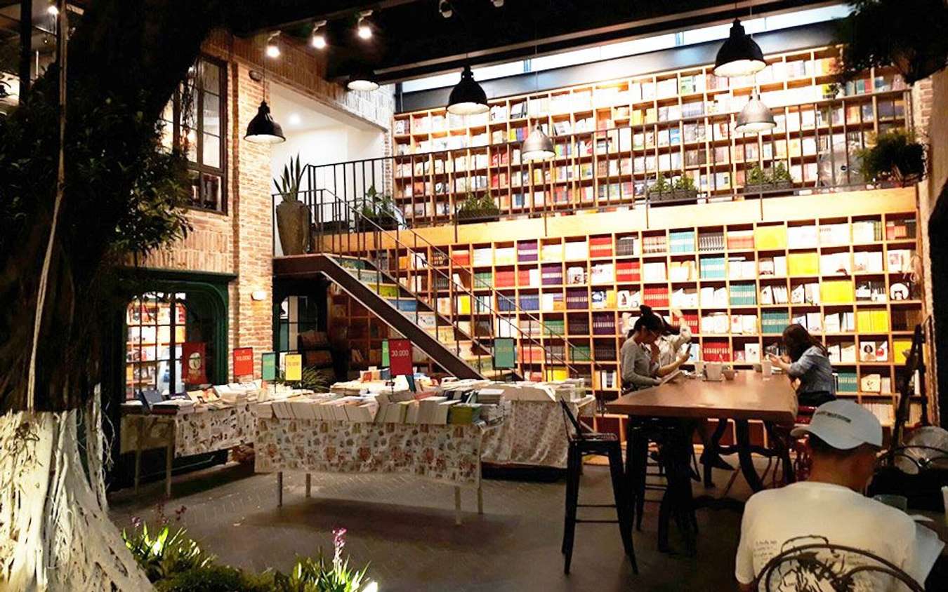 Thưởng thức đọc sách tại các quán cafe sách đẹp ở Hà Nội với khung cảnh tuyệt đẹp