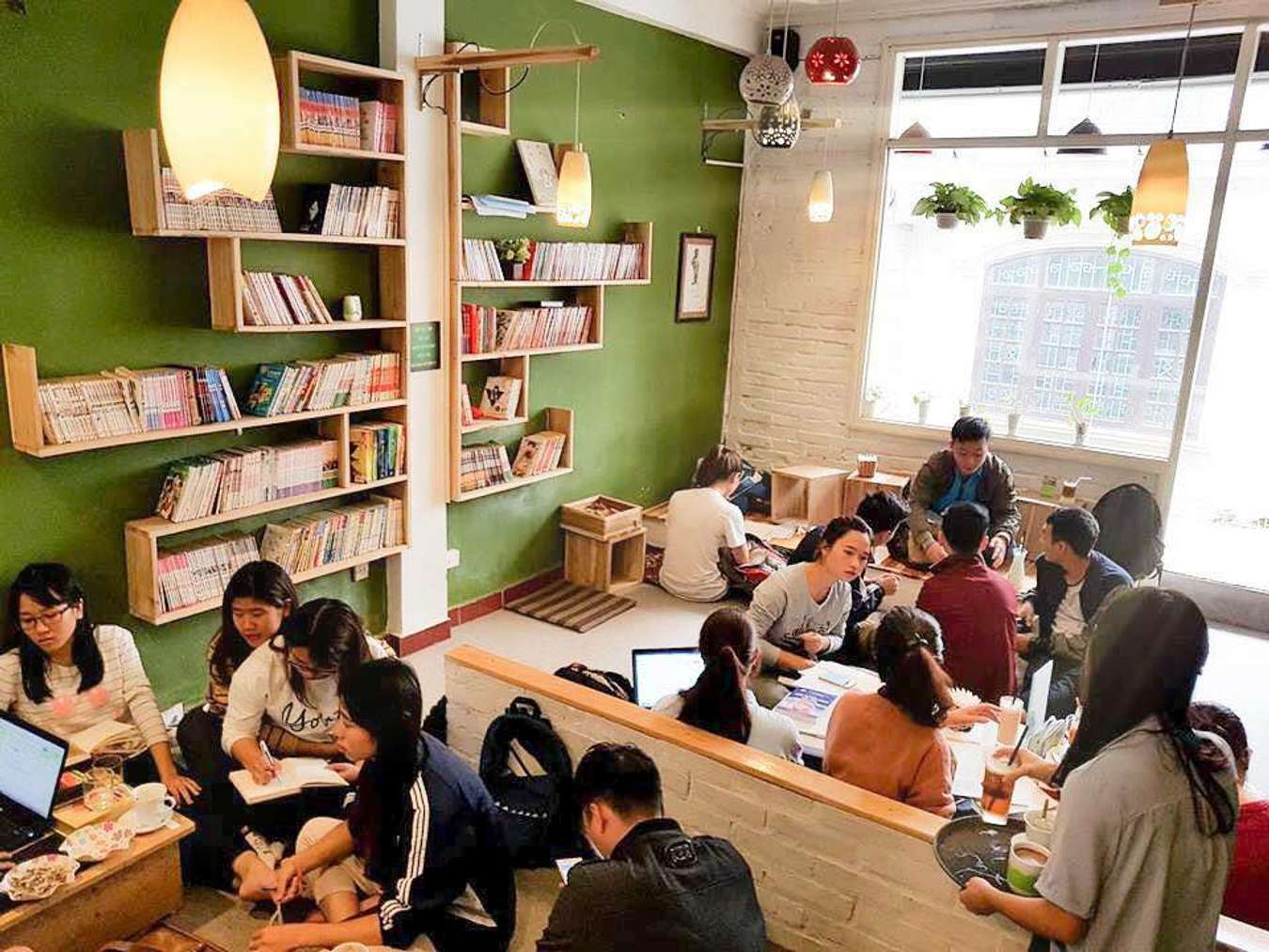 Gợi ý 15 quán cafe sách Hà Nội thoáng đẹp yên tĩnh