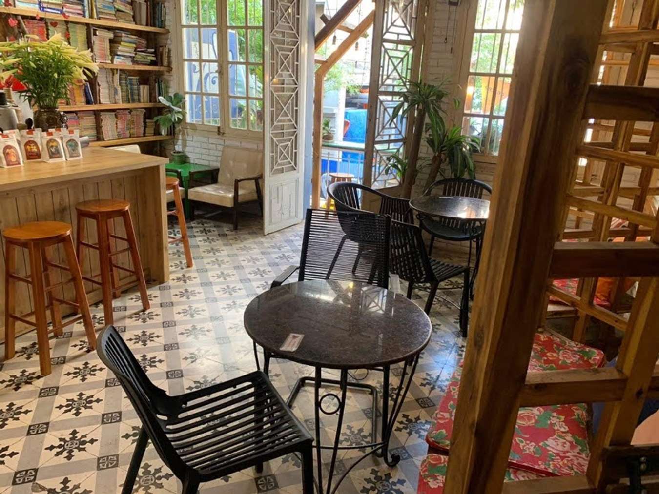 Gợi ý 15 quán cafe sách Hà Nội thoáng đẹp yên tĩnh