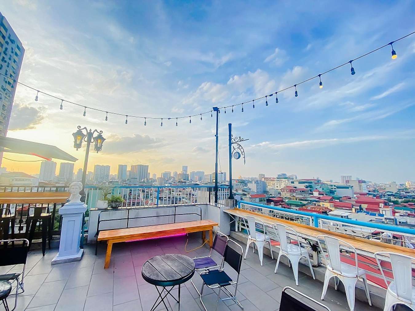 15 quán cà phê sân thượng Hà Nội có view chill nhất nhì thủ đô