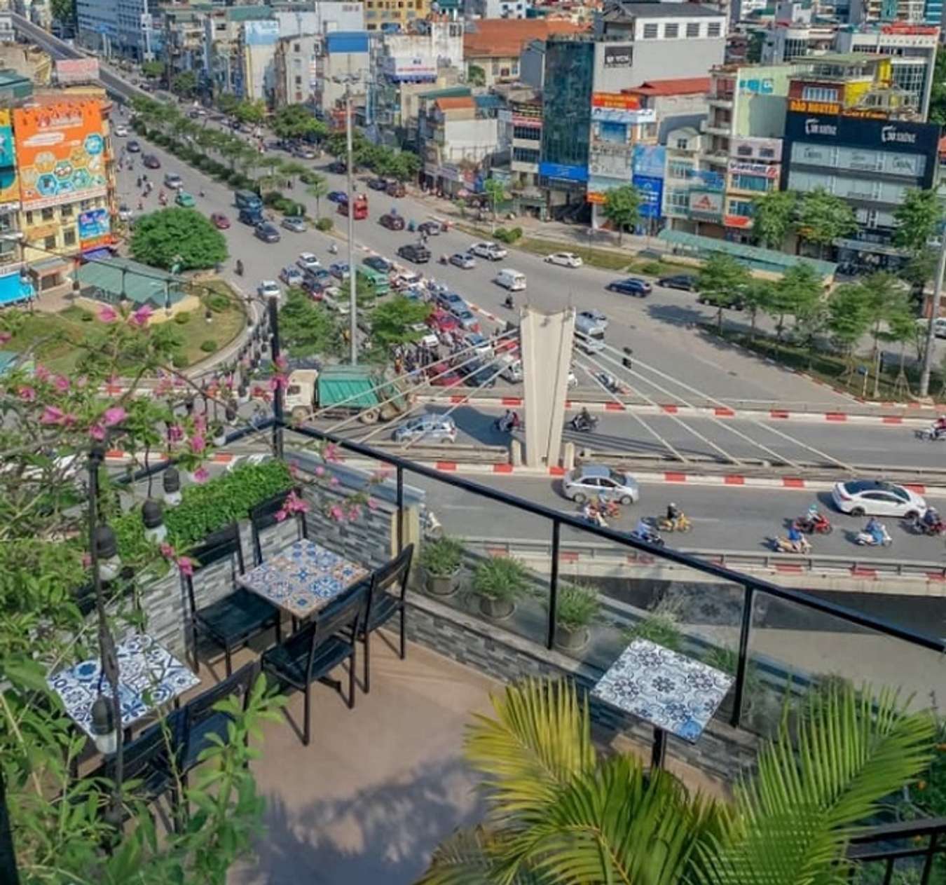 15 quán cà phê sân thượng Hà Nội có view chill nhất nhì thủ đô