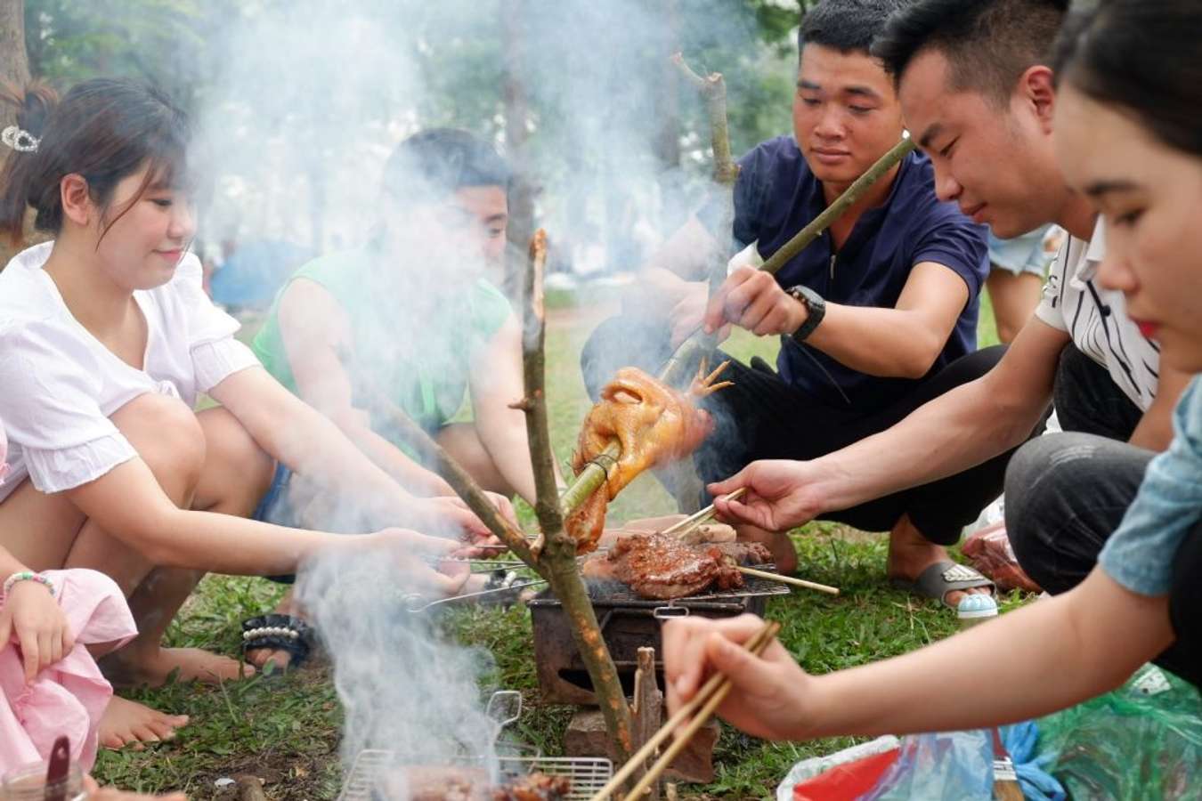 Tiệc nướng cùng bạn bè