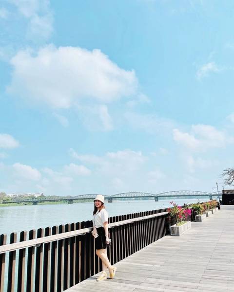 Check-in cầu Tràng Tiền và sông Hương