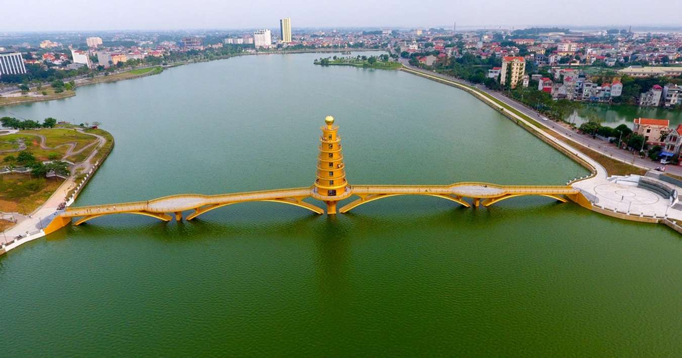 Cầu đi bộ - Lầu kén rể