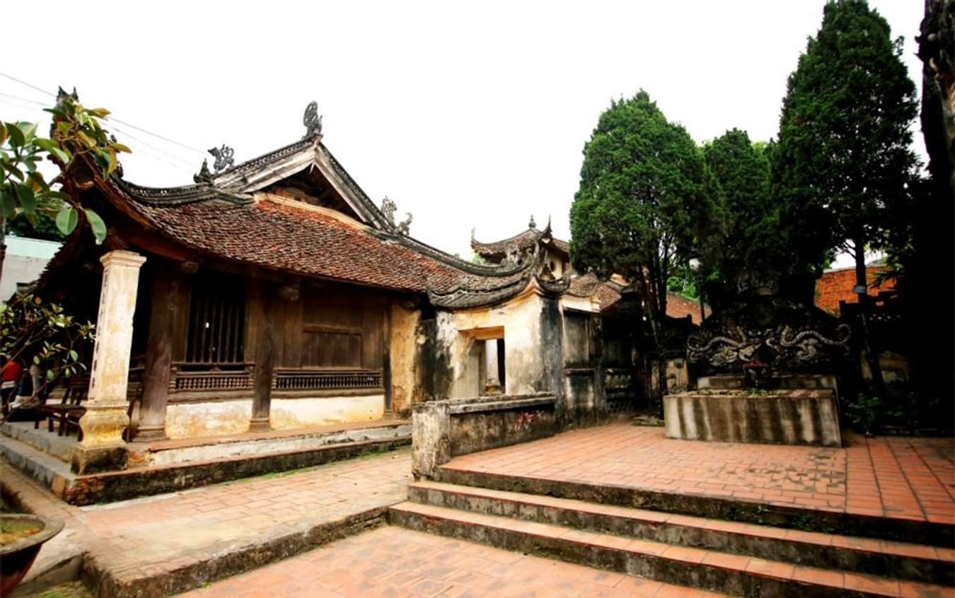 Làng cổ Hùng Lô