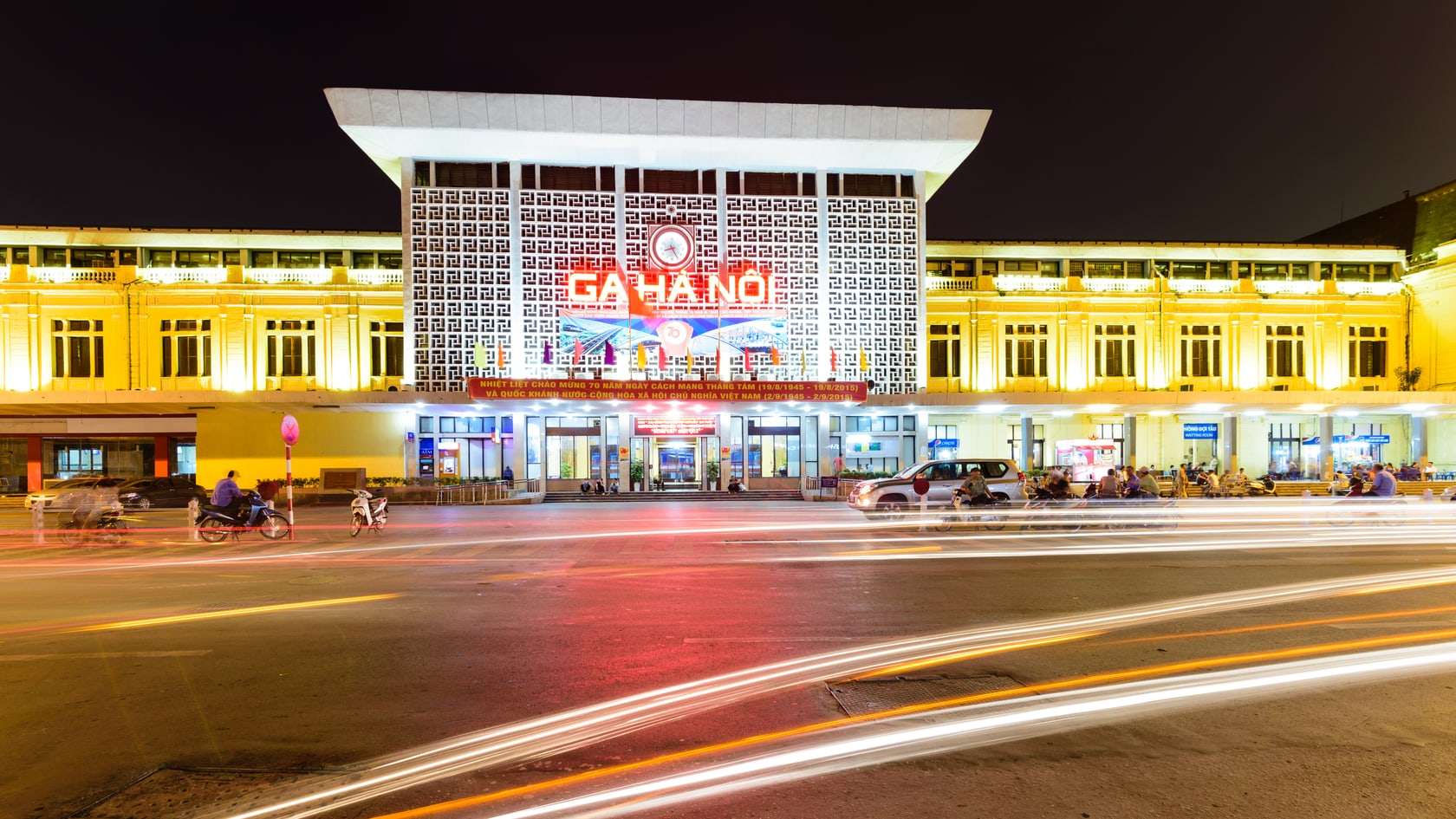 Địa chỉ nhà hàng nổi tiếng gần khu vực ga Hà Nội?
