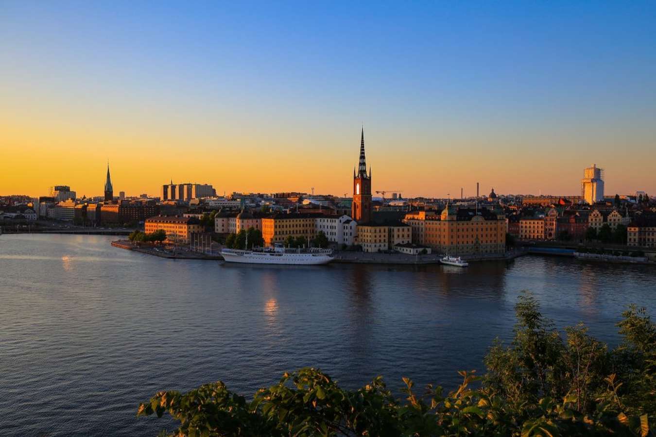 Stockholm: Stockholm là một thành phố đẹp và hấp dẫn với nhiều điều thú vị để khám phá. Hãy xem những hình ảnh về Stockholm để cảm nhận thêm về vẻ đẹp và sức hút của thành phố này.