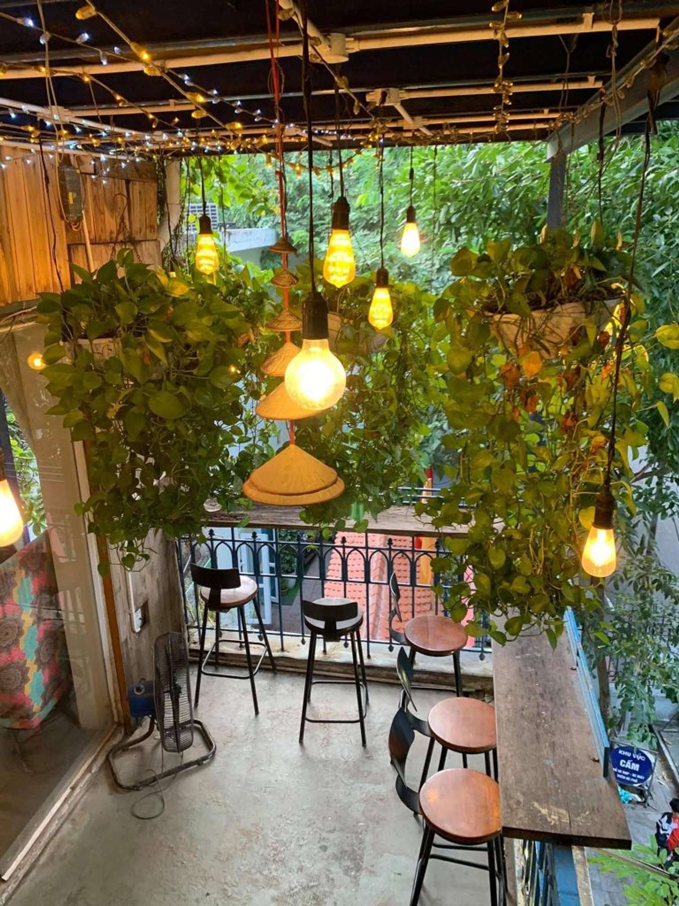 Quán cafe đẹp ở Hà Nội có địa chỉ nào?
