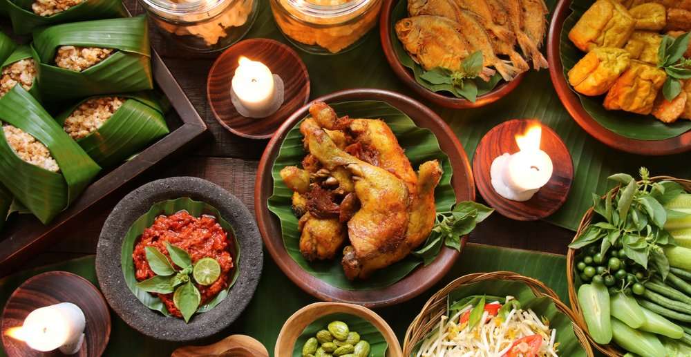 10 Kuliner Terenak dan Legendaris Dekat Alun-Alun Bandung