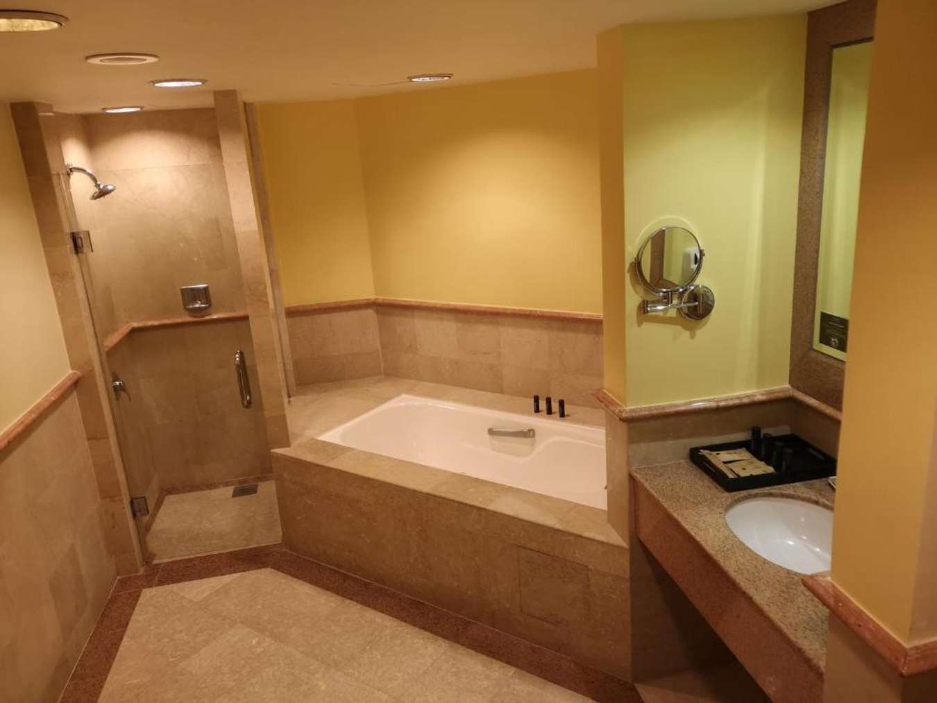 Berjaya Waterfront Hotel - Hotel with Bathtub in Johor Bahru