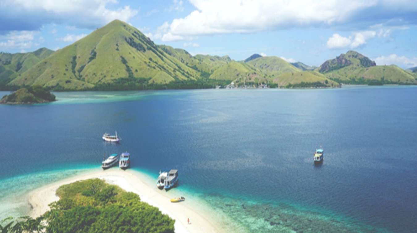 11 Daya Tarik Wisata Pulau di Labuan Bajo yang Bikin Terpesona