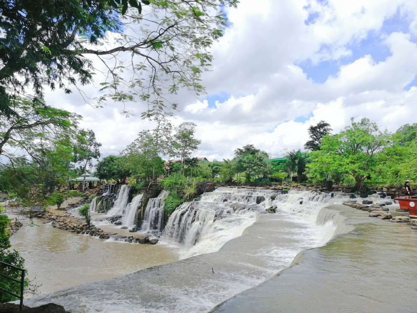 Thác Đá Hàn thơ mộng