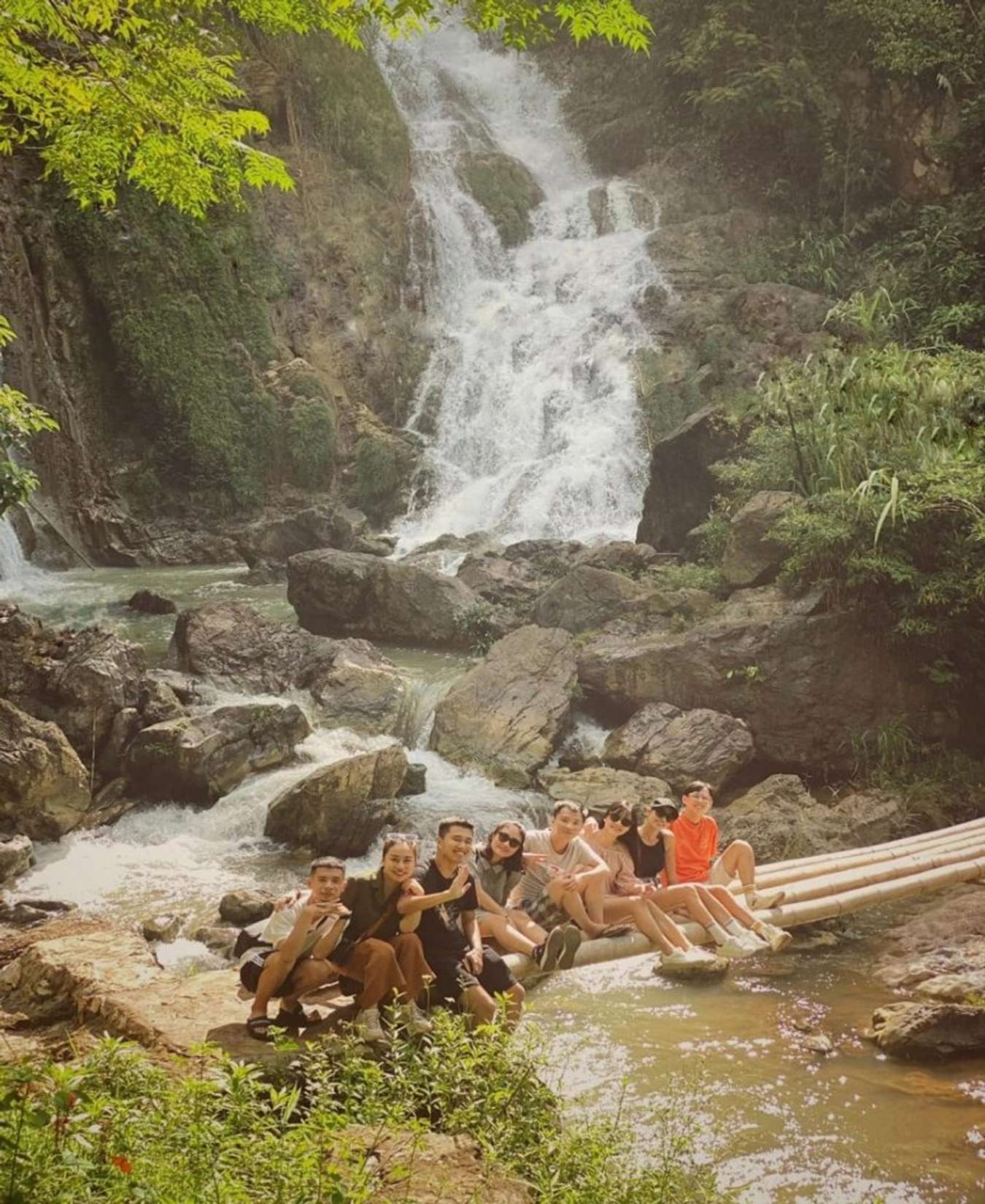 Tham quan thác Thăng Thiên