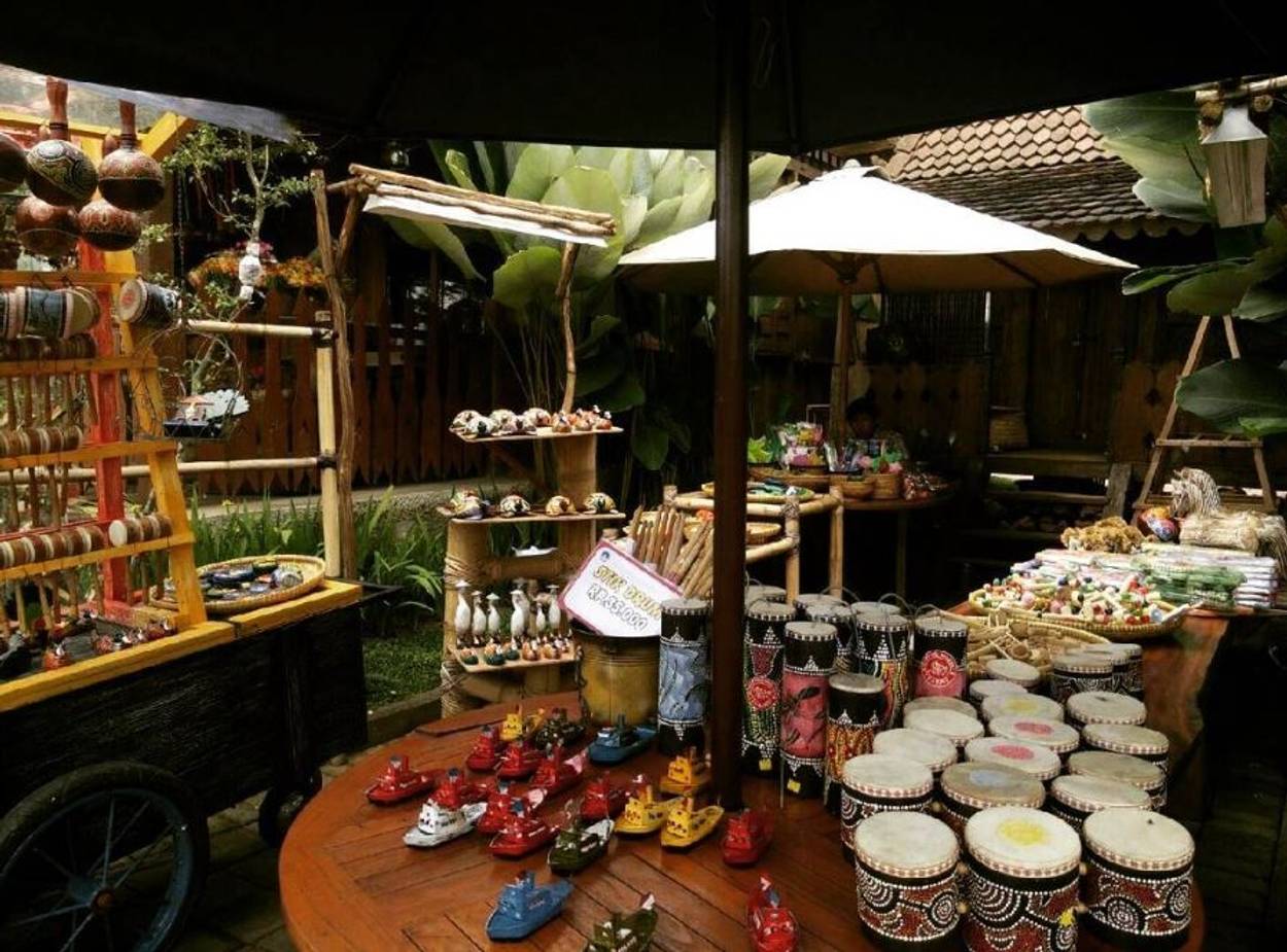 Lembang Floating Market - Raja Wisata