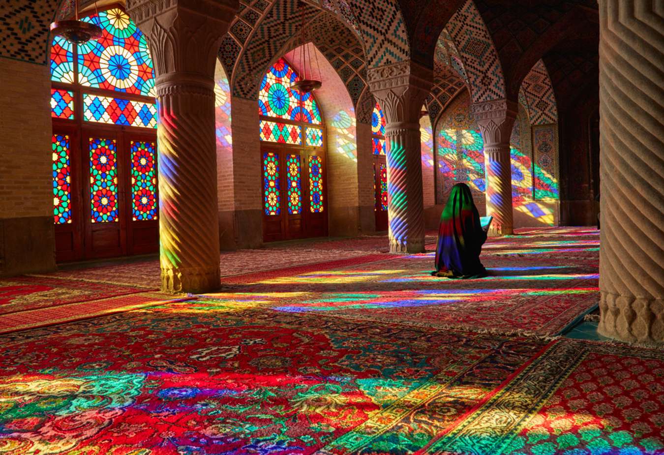 Pink Mosque - Masjid Bersejarah - Shutterstock