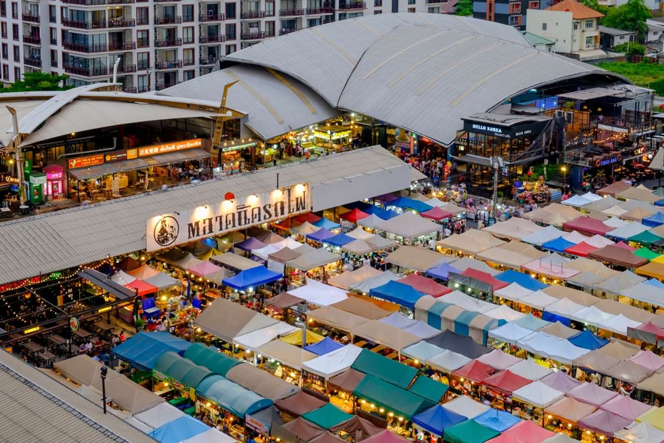 Chợ đêm Talad Rod Fai