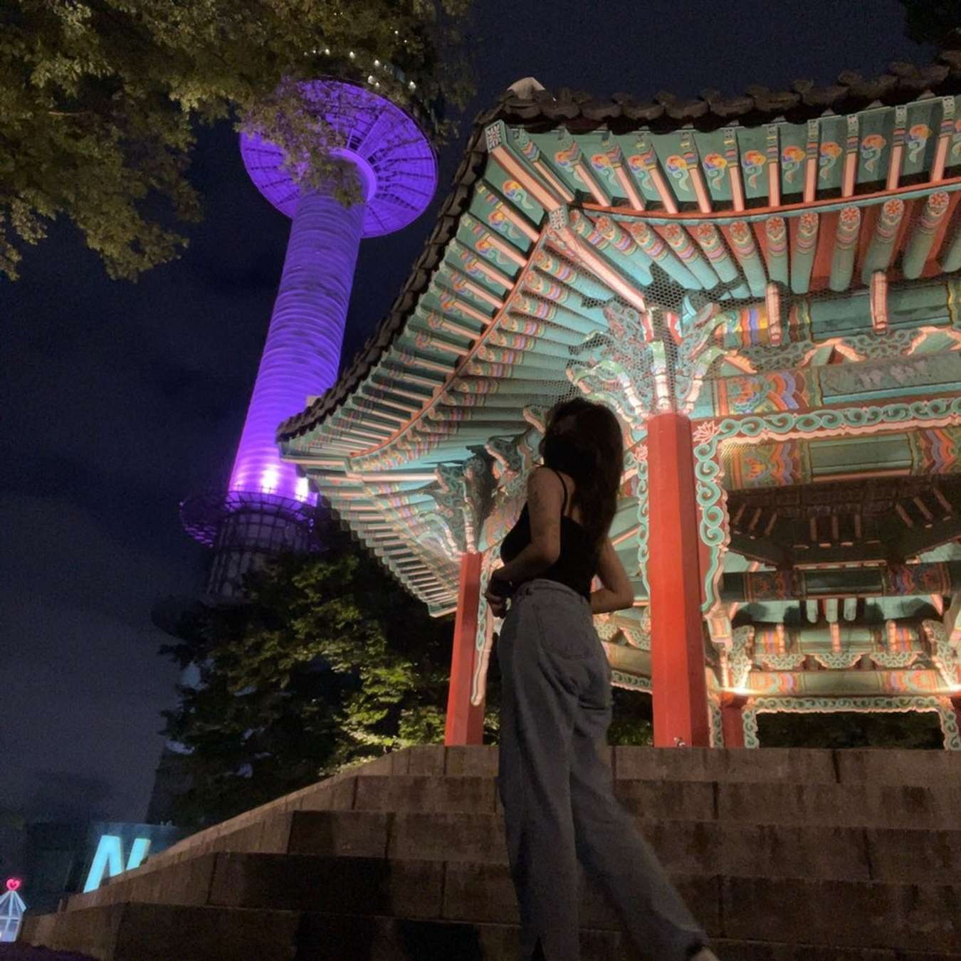 Tháp N Seoul về đêm