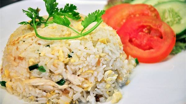 Cơm gà cá mặn