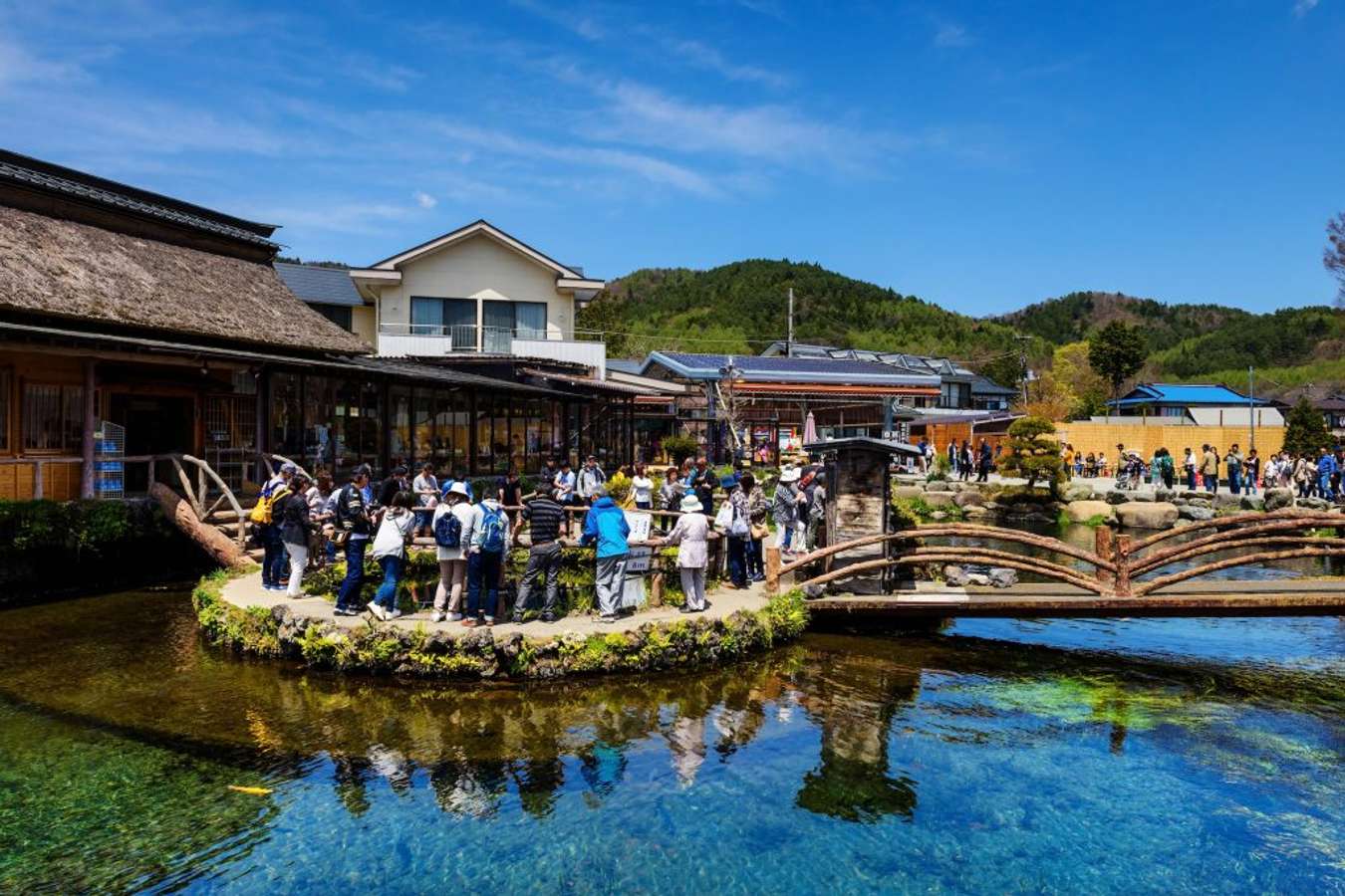 Làng cổ Oshino Hakkai