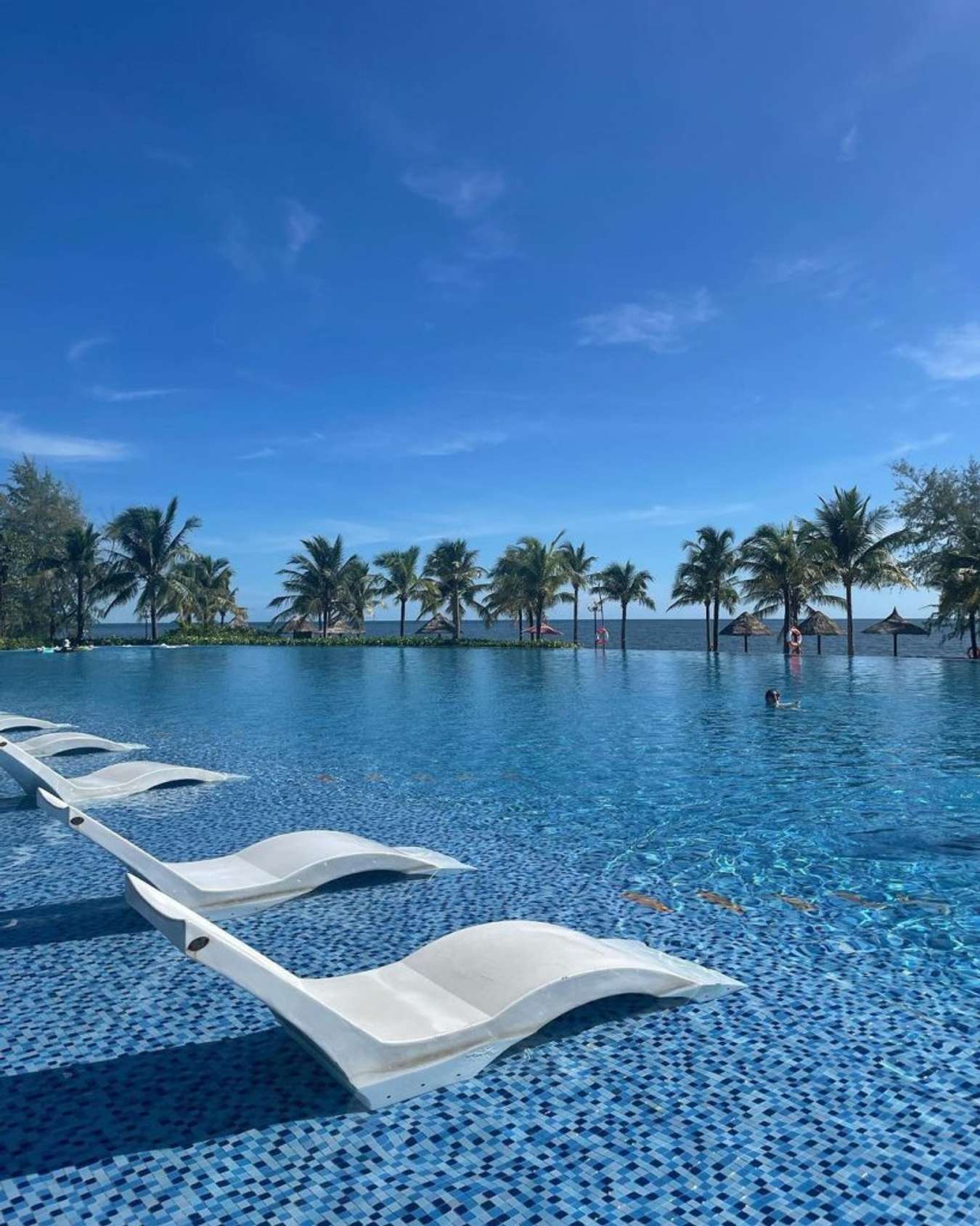 Hồ bơi tại Movenpick Villas & Residences Phú Quốc