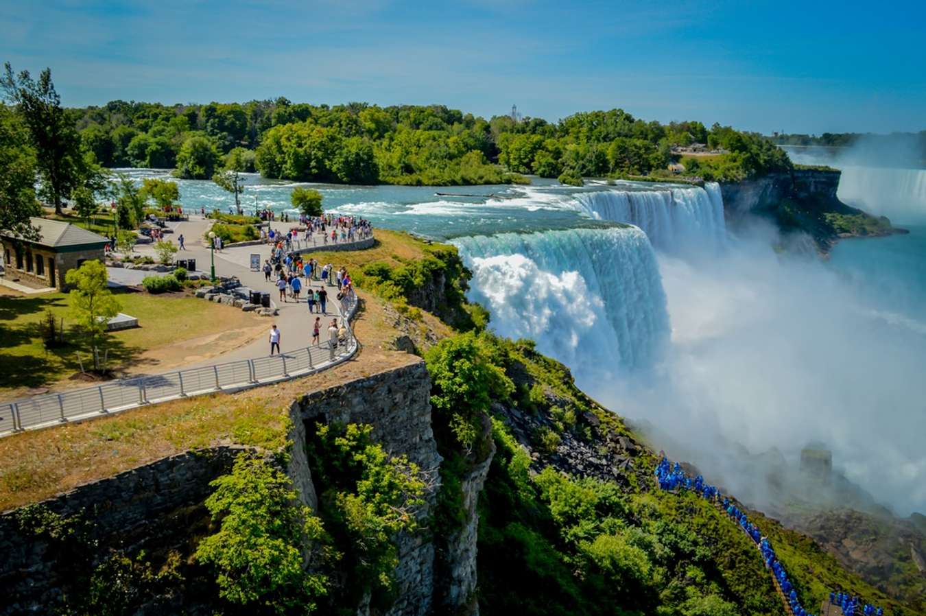 Thác Niagara là một trong những điểm du lịch nổi tiếng và đẹp nhất của Mỹ, với vẻ đẹp kỳ vĩ của tảng đá đại dương và dòng nước chảy xiết. Nếu bạn muốn tận hưởng và khám phá nét đẹp độc đáo của nơi này, hãy ghé thăm hình ảnh liên quan để thôi nôi đam mê du lịch của mình nhé.
