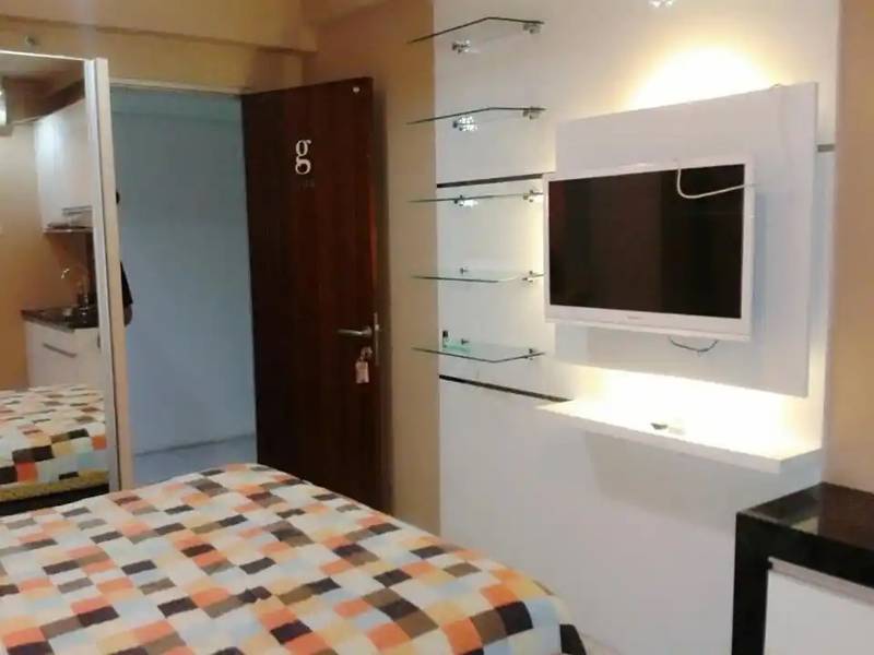Affordable Room at Gunawangsa Manyar Apartment by Huda