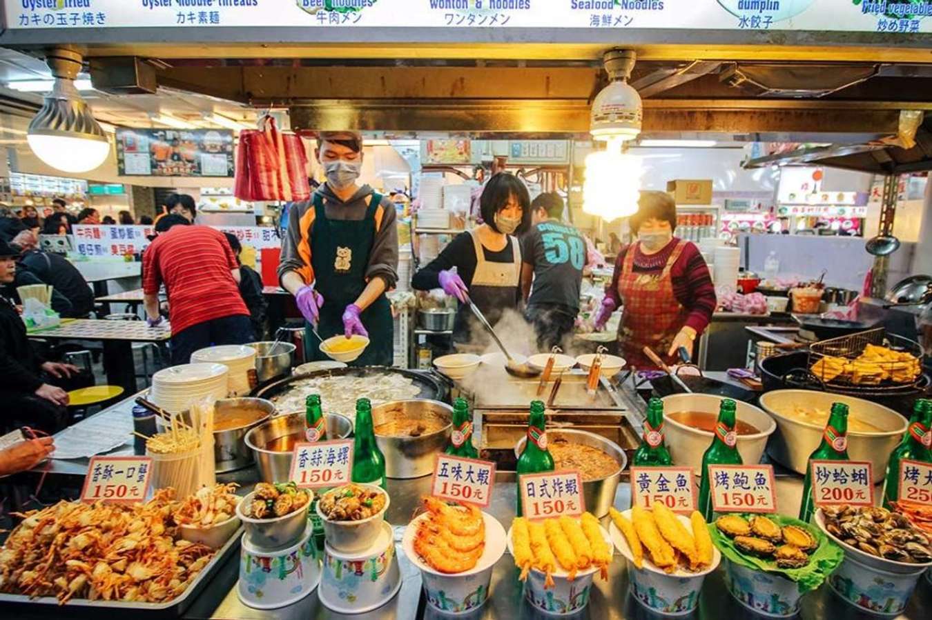 Quán ăn đường phố trong chợ đêm Ximending