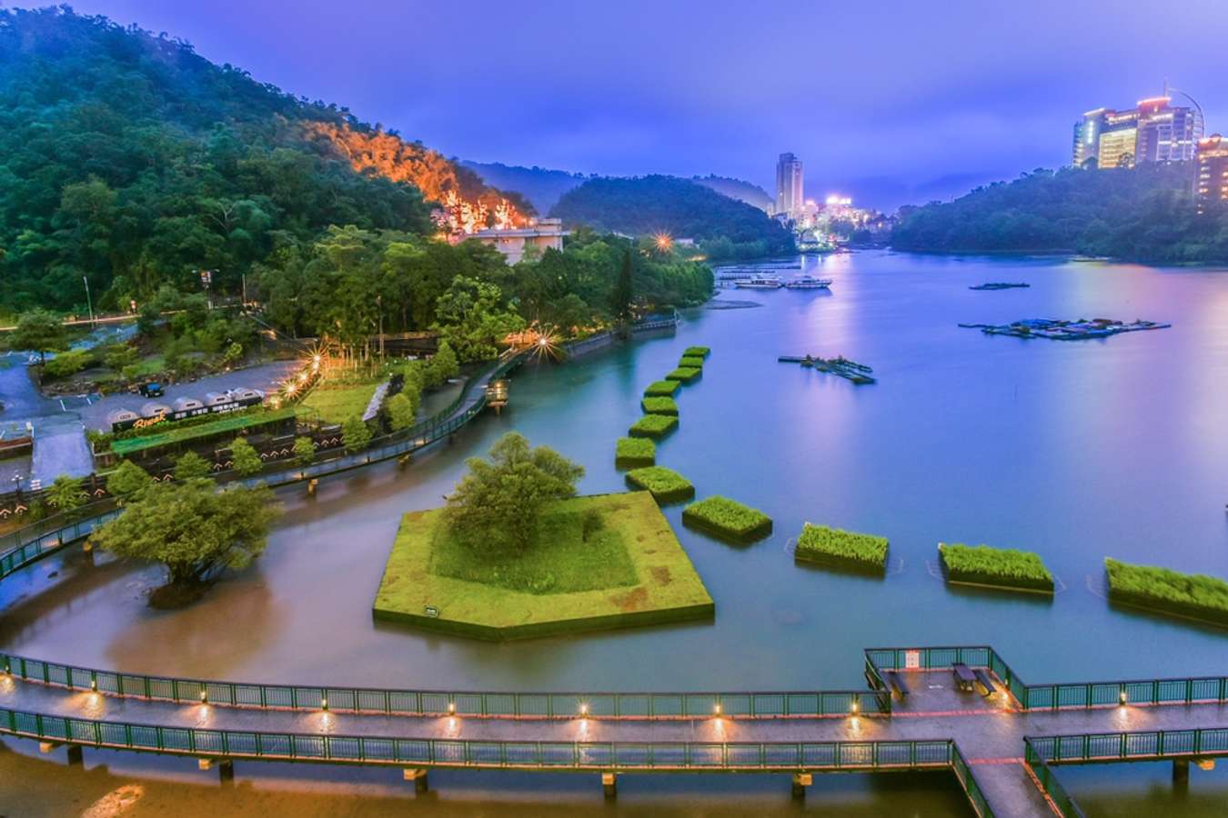 Бангкок вьетнам. Sun Moon Lake Taiwan. Симбул. Biggest Lake in Taiwan.