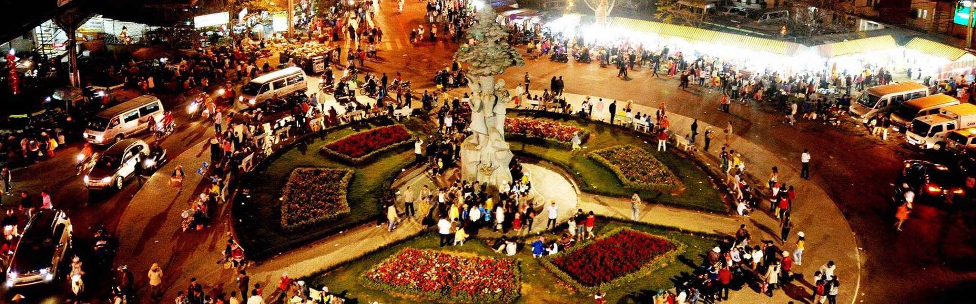 Chợ đêm Đà Lạt - khu chợ sầm uất độc đáo của xứ sở ngàn hoa