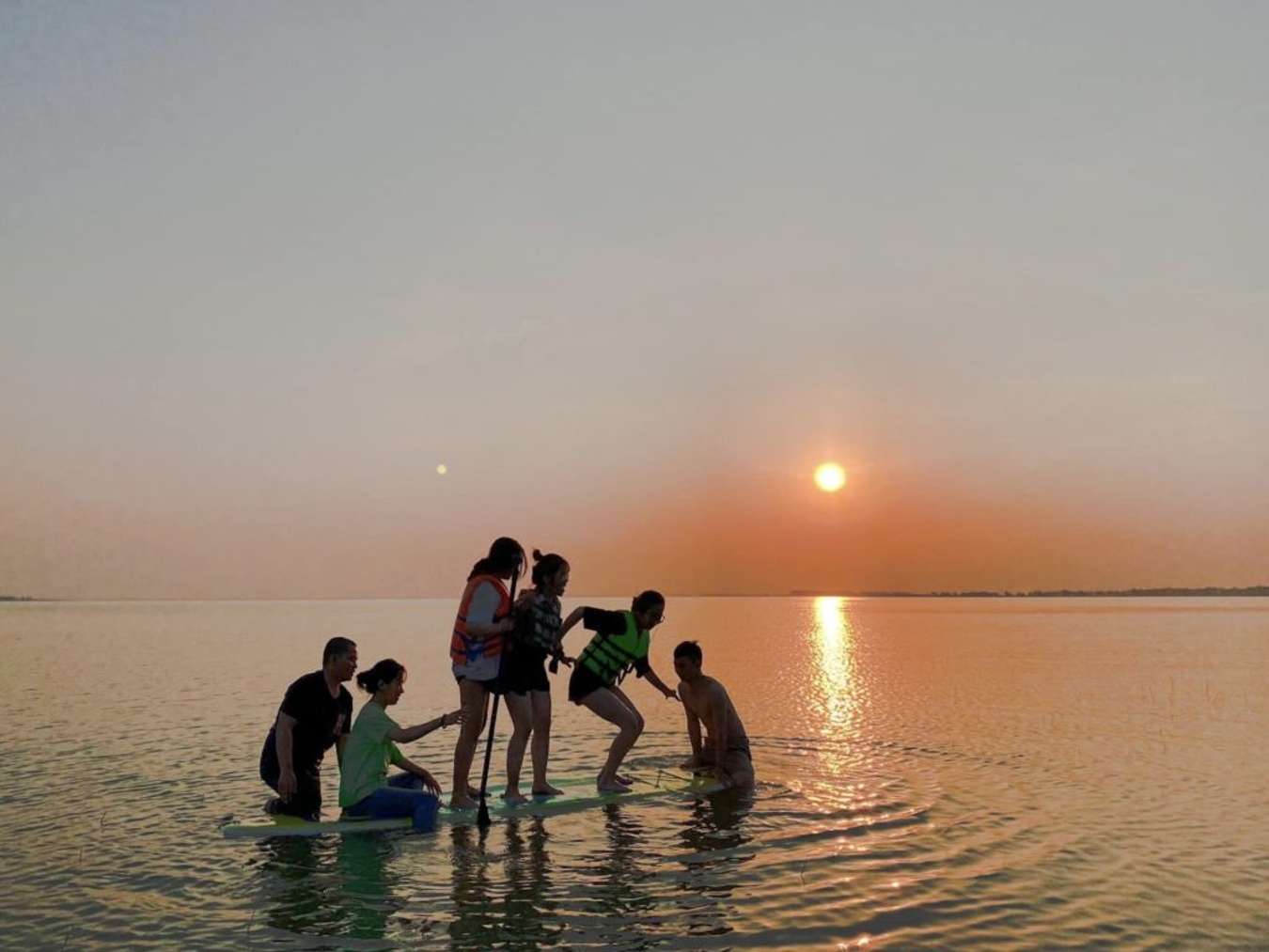 camping hồ Dầu Tiếng