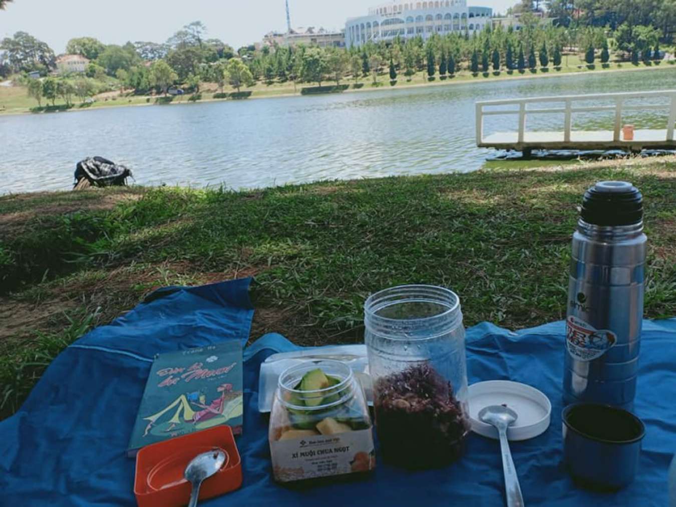 Picnic ở hồ nước Xuân Hương