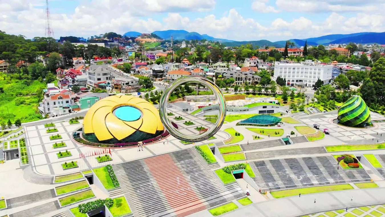 Quảng Trường Đà Lạt - Điểm Check-In Không Thể Bỏ Qua Trong Chuyến Du Lịch  Của Bạn
