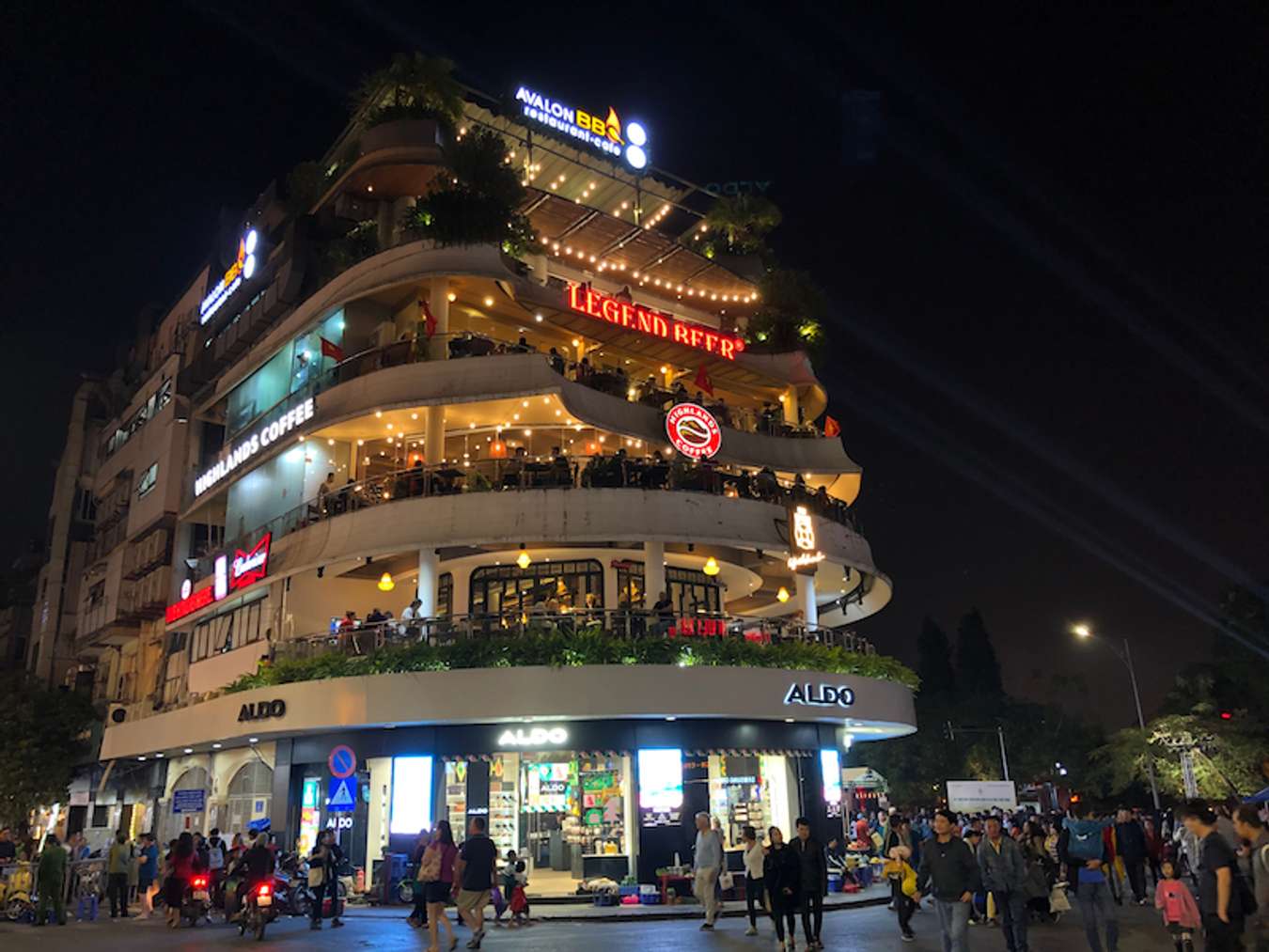 The history of Dong Kinh Nghia Thuc Square is deeply tied to Vietnam’s educational and patriotic movements.