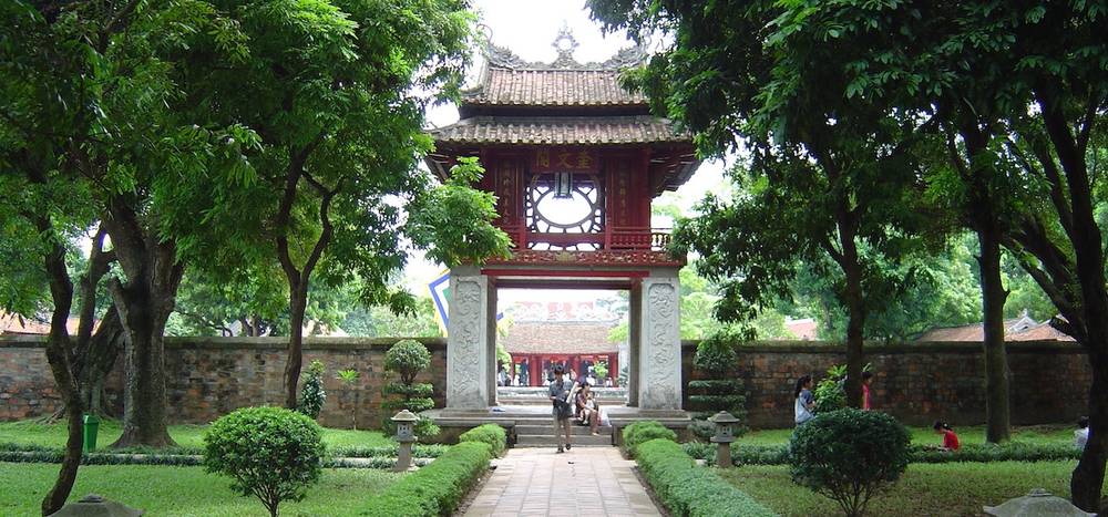 quảng trường Đông Kinh Nghĩa Thục