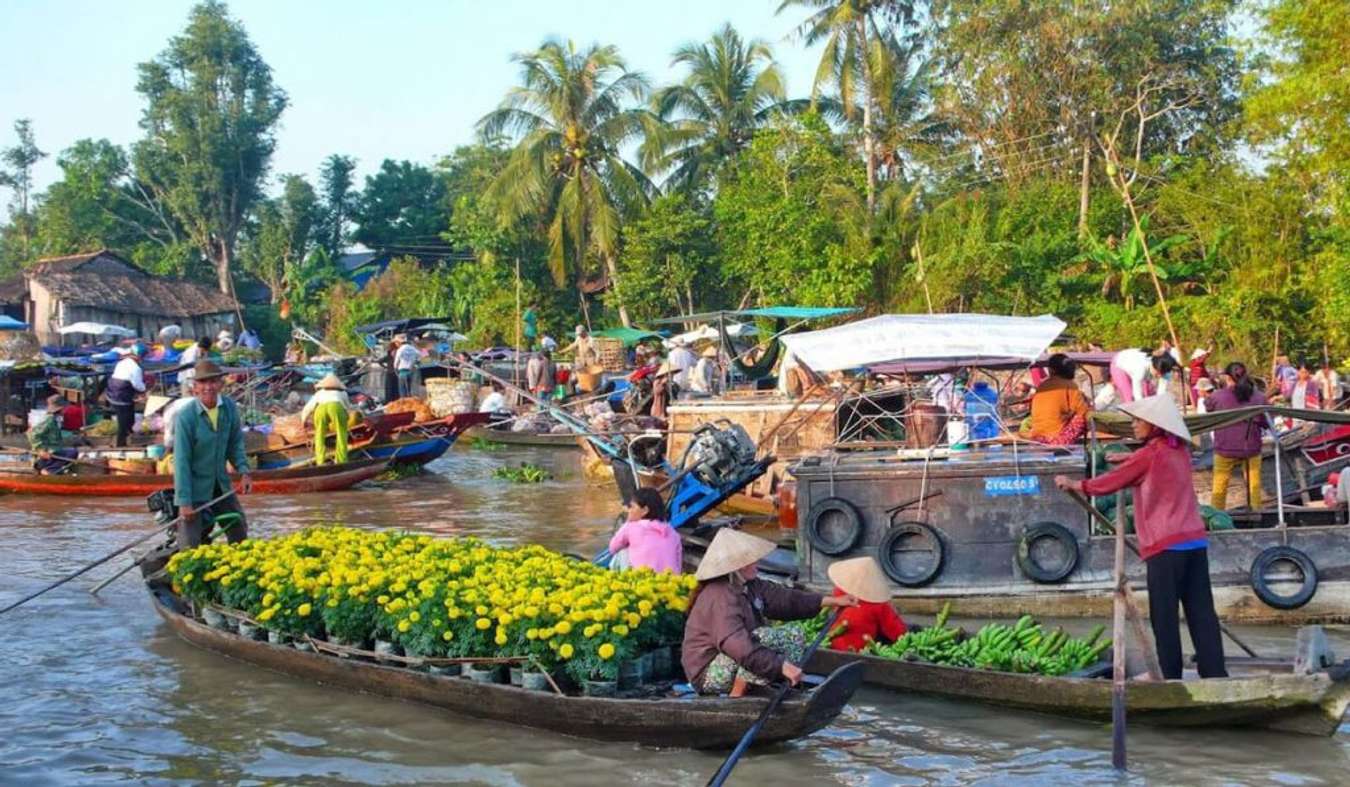 Chợ nổi Ngã Năm