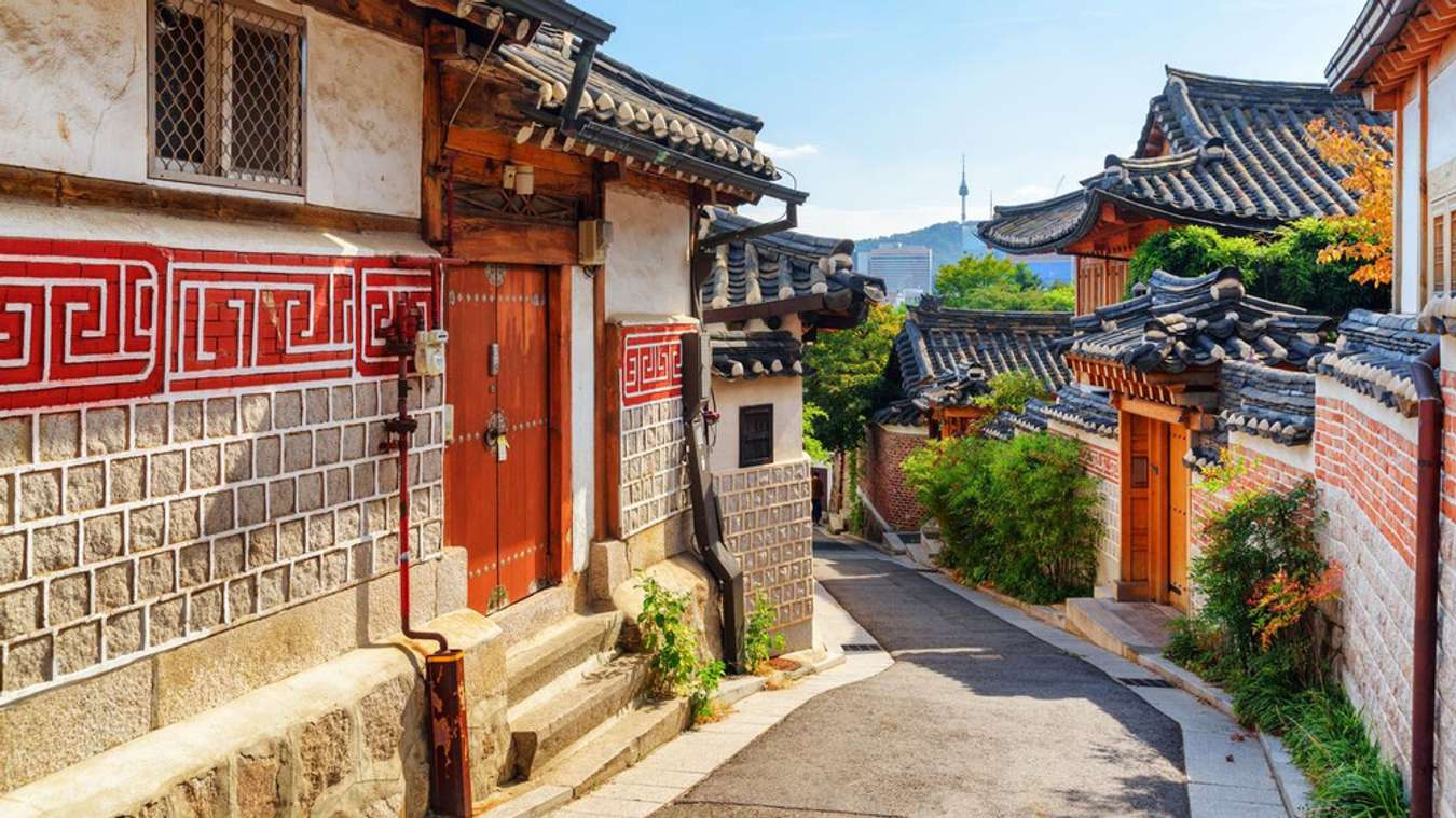 Khám phá vẻ đẹp thanh bình của làng cổ Bukchon Hanok