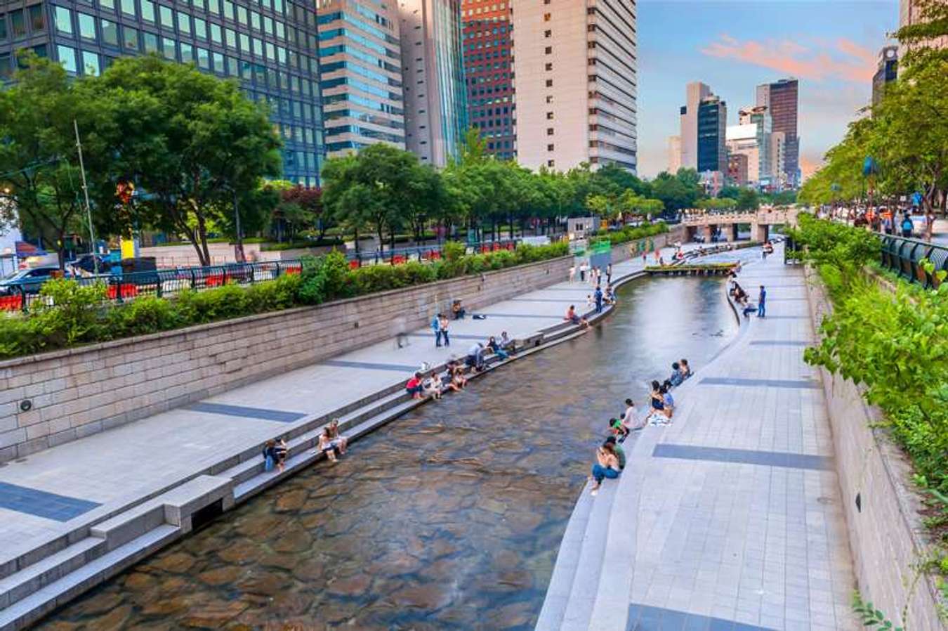 Suối Cheonggyecheon - vẻ đẹp thiên nhiên giữa lòng Seoul