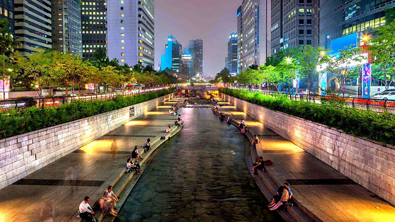 Suối Cheonggyecheon - vẻ đẹp thiên nhiên giữa lòng Seoul