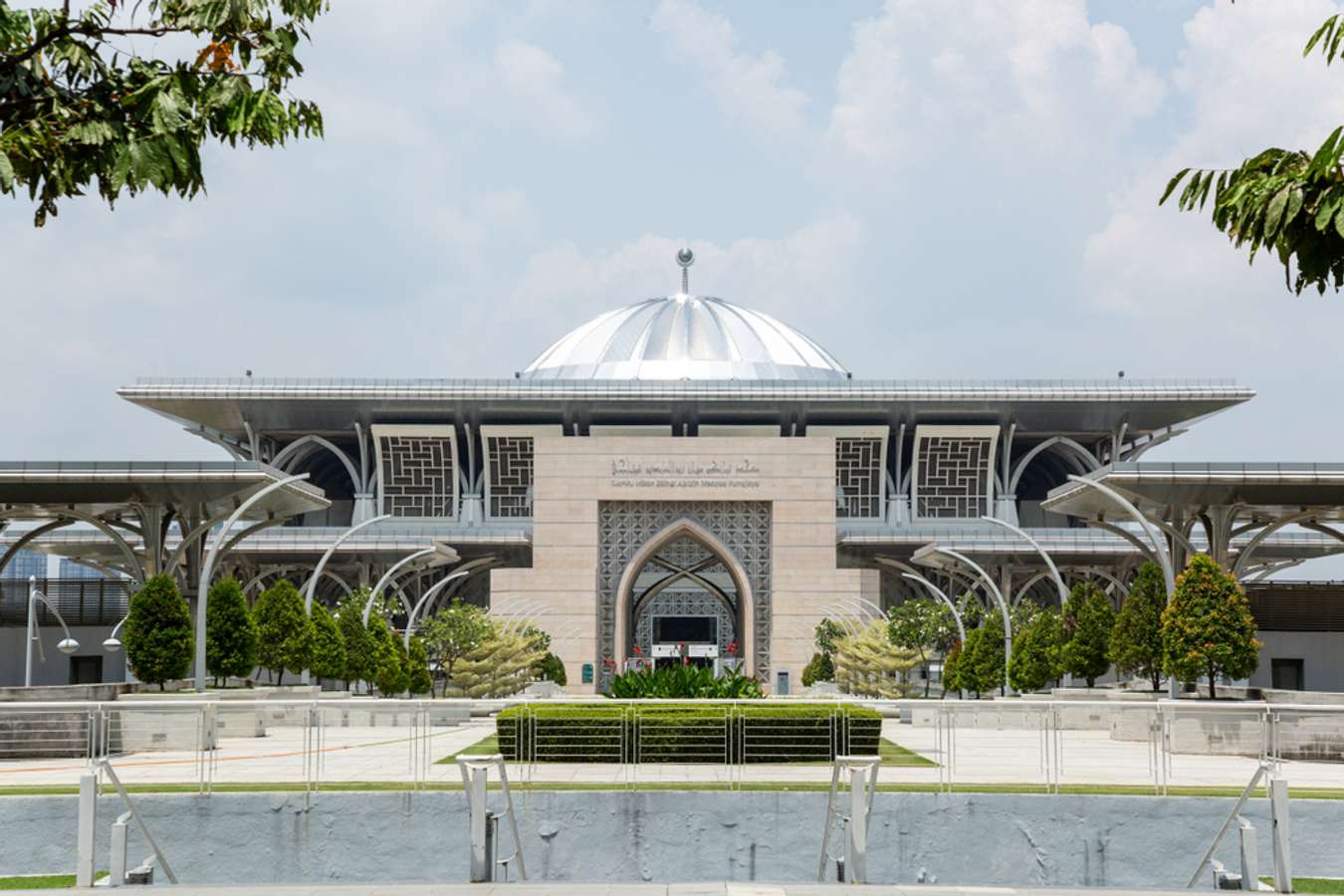 Masjid Tuanku Mizan Zainal Abidin - Masjid Terbesar di Asia Tenggara