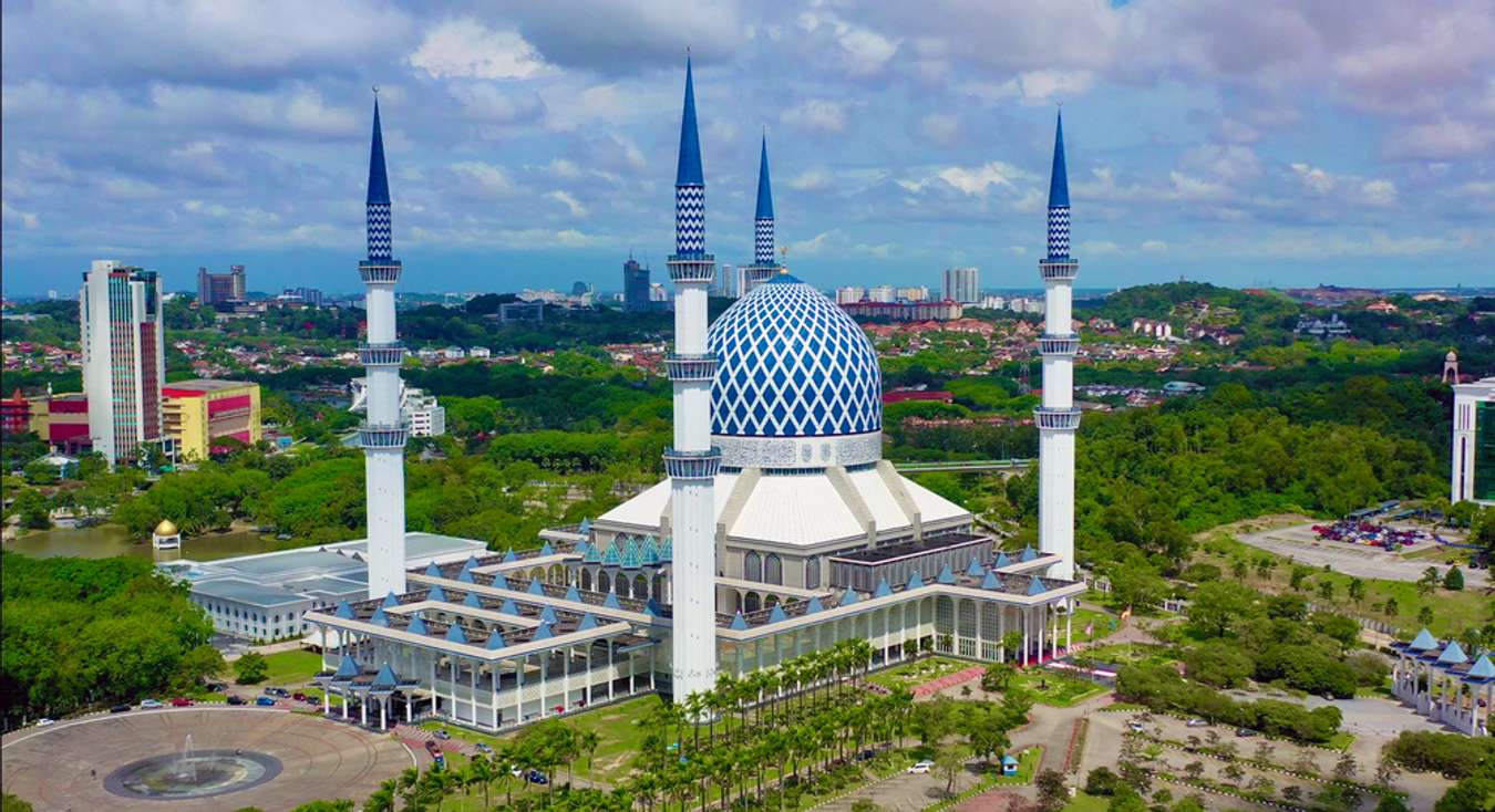 Sultan Salahuddin Abdul Aziz Mosque - Masjid Masjid Terbesar di Asia Tenggara