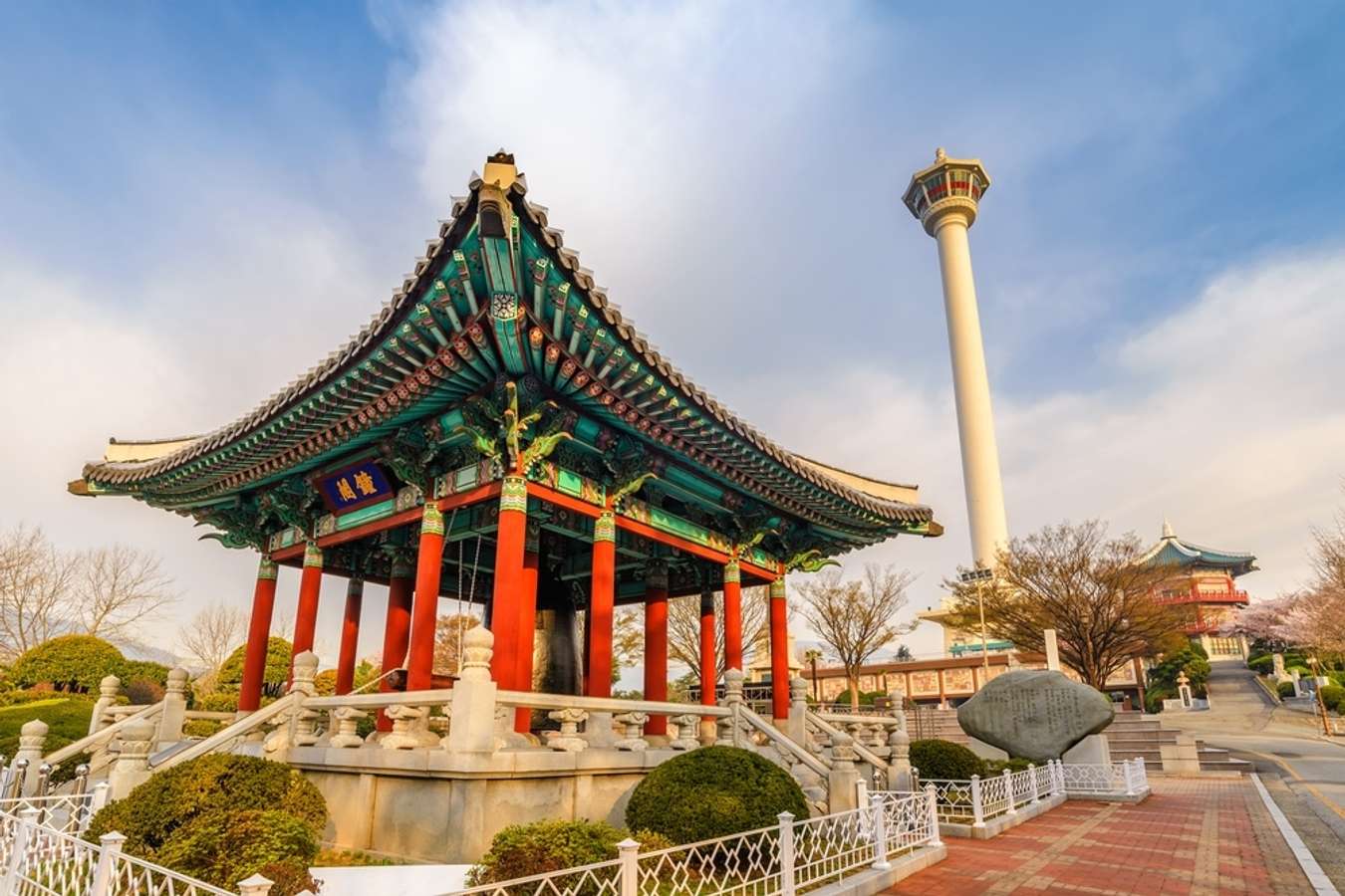 Khám phá tháp Busan - Công trình ấn tượng và độc đáo
