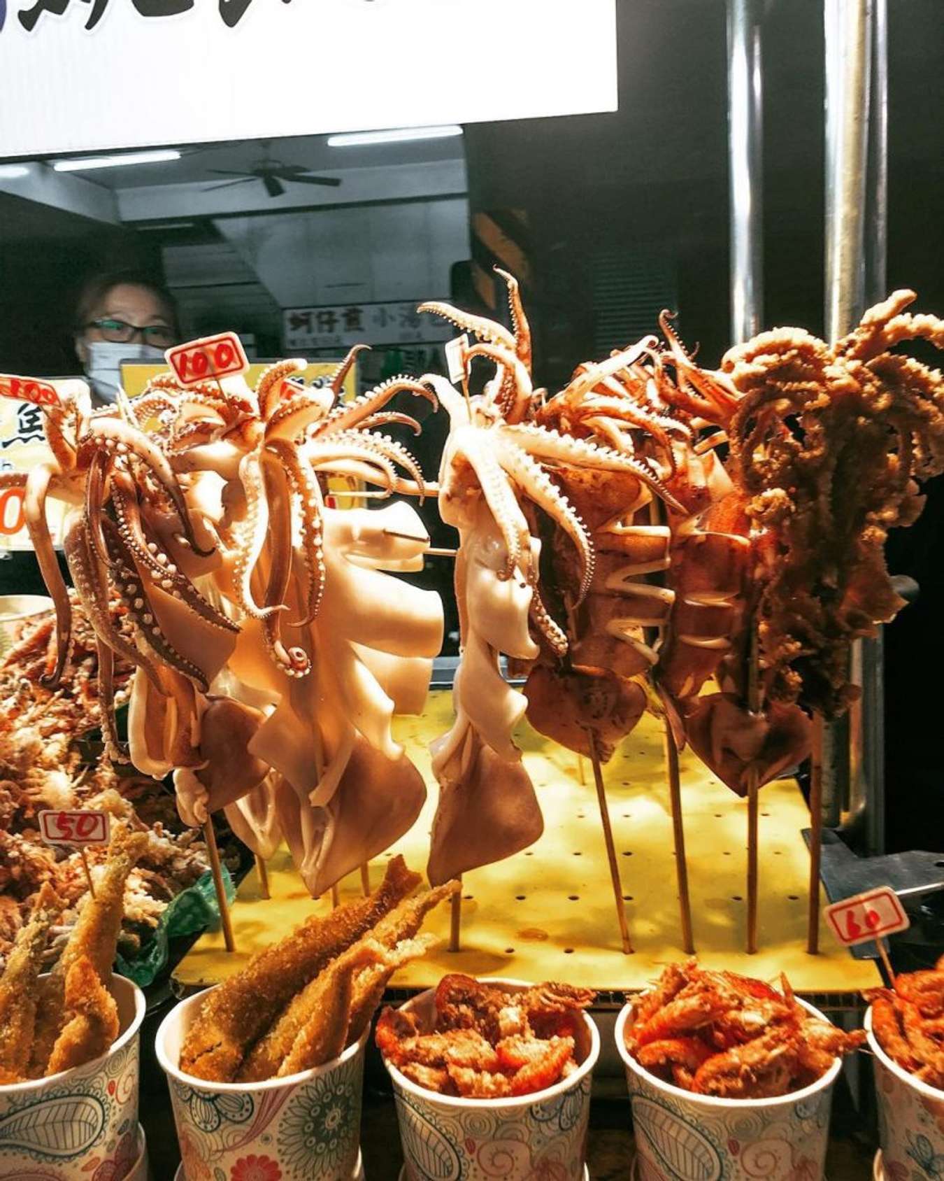 Ăn vặt ở chợ đêm Ruifeng