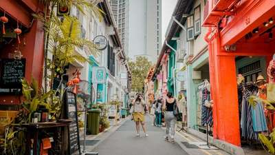 Menyusuri 5 Destinasi Wisata Kampong Glam di Singapura Terfavorit!, Mas Bellboy