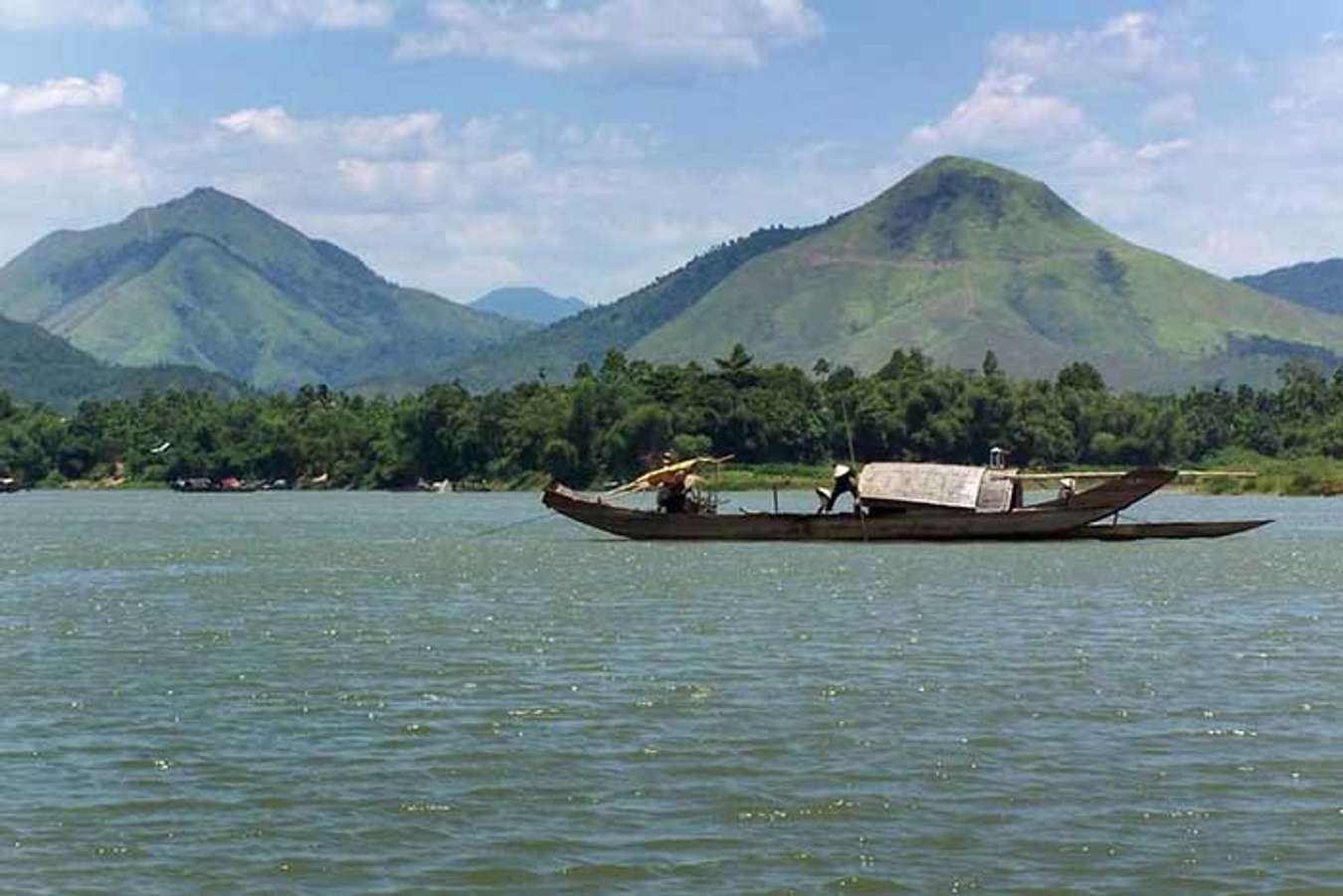Núi Ngự Bình: Hòa mình vào vẻ đẹp hoang sơ của thiên nhiên ở Huế