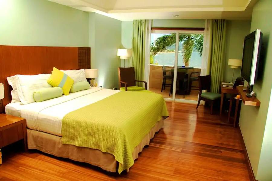 Lighthouse-Marina-Resort