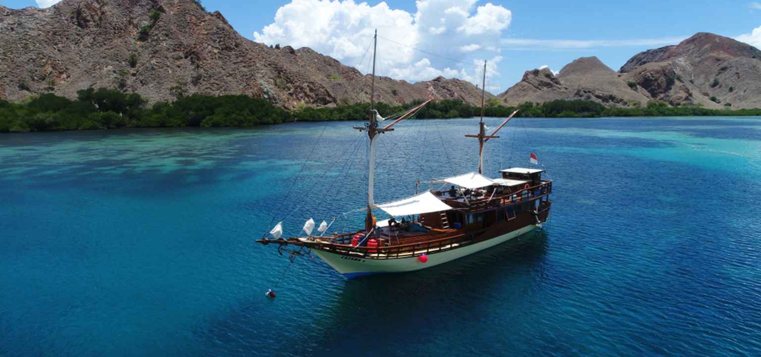 tour labuan bajo indonesia juara