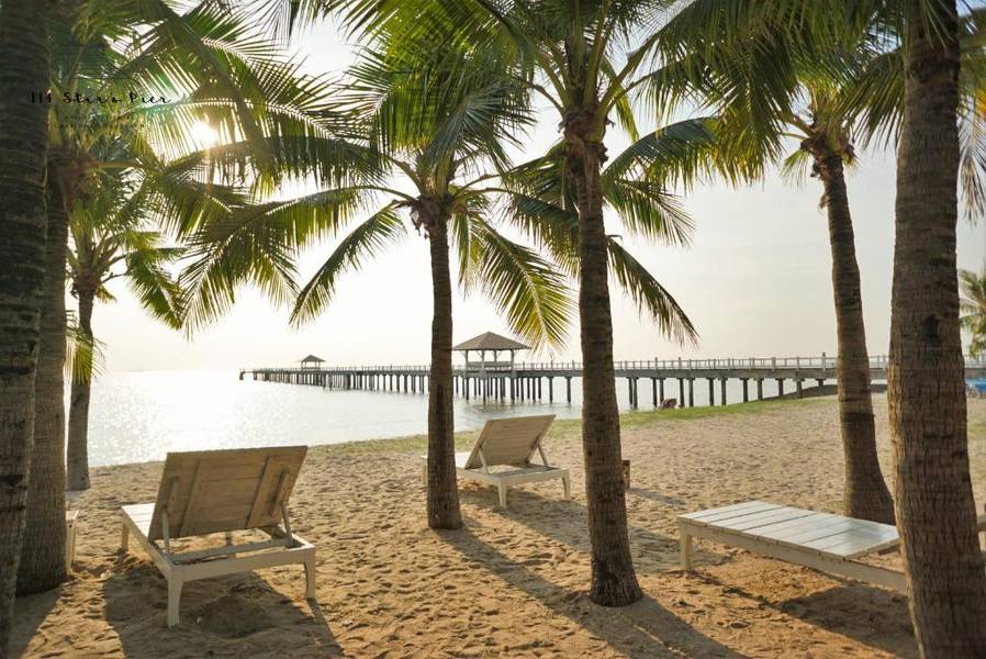 114 สตาร์ เพียร์ วิลล่า คาซาลูน่า บางแสน (114 Star's Pier Villa, Casalunar, Bangsaen) อยู่ใกล้หาดบางแสนเพียง 4 กิโลเมตร เป็นที่พักบางแสนติดทะเลแบบวิลล่า เหมาะสำหรับมากับเป็นครอบครัว