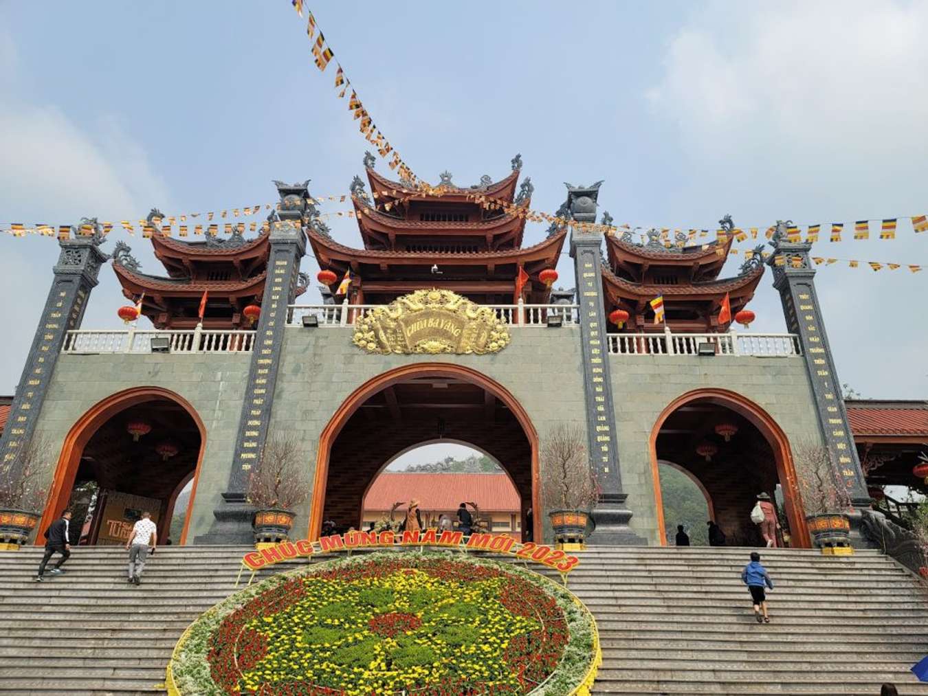 Kinh nghiệm tham quan chùa Ba Vàng - Uông Bí từ A đến Z