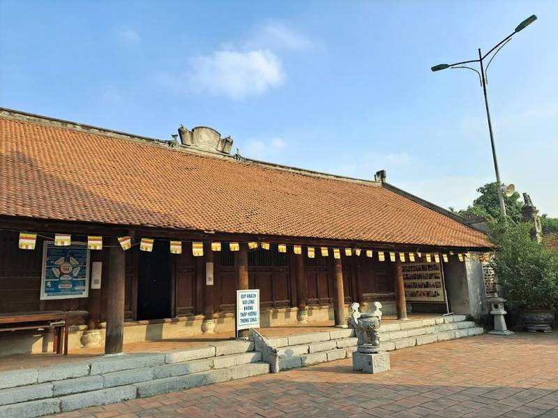 Khu vực sân chùa