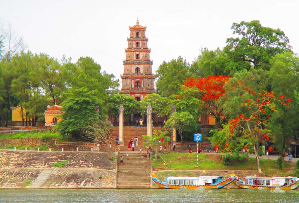 Chùa Thiên Mụ: Ngôi chùa linh thiêng bậc nhất cố đô Huế